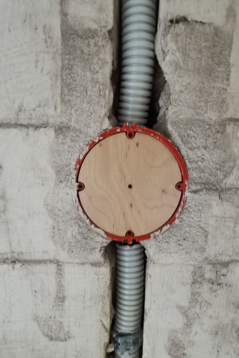 Электромонтажные работы в новостройке