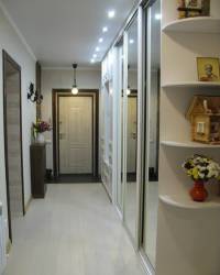 ремонт в прихожей фото с узким коридором