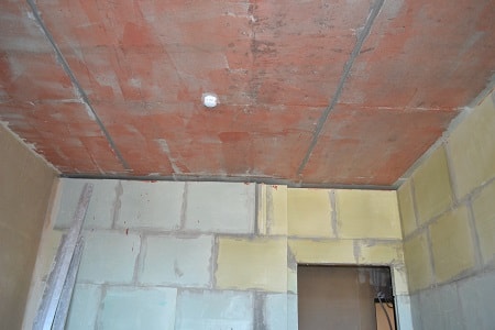 Грунтовка потолка