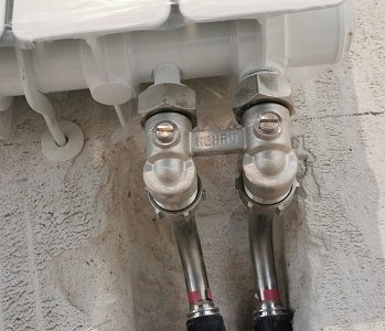 Монтаж батареи Zehnder от стены