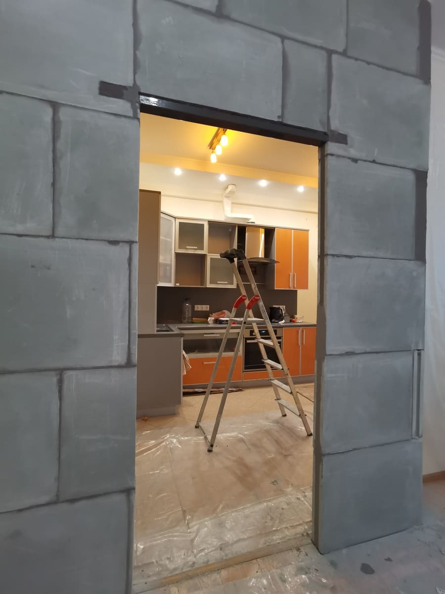 Подготовка дверных проемов с усилением перемычкой