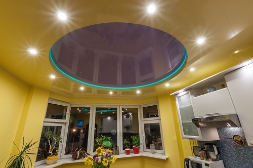 Натяжной потолок с подсветкой