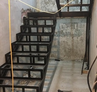 сборка лестницы на металлическом каркасе