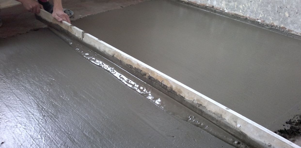 стяжка пола в квартире цена за работу